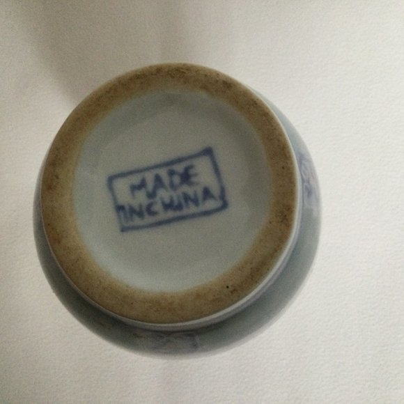 Vintage Chinese porcelain Vase green with pink flowers and birds 8" marked - Picture 7 of 7